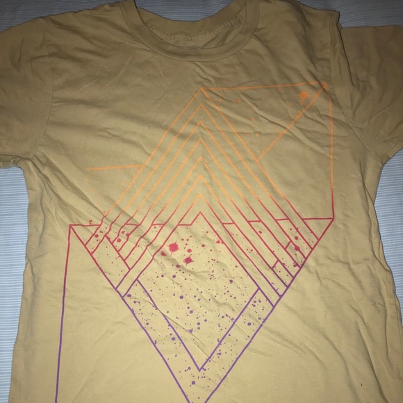 Abstract art tee - Picture 1 of 2